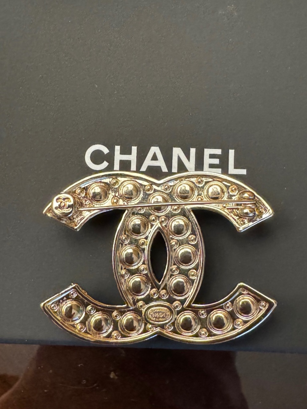 Brand New Chanel Classic CC Logo Gold Pearl Crystal Brooch - Picture 3 of 3